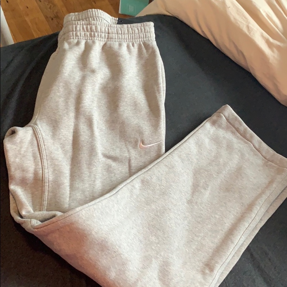 Men’s Nike Standard Fit Grey Sweatpants XL NWT